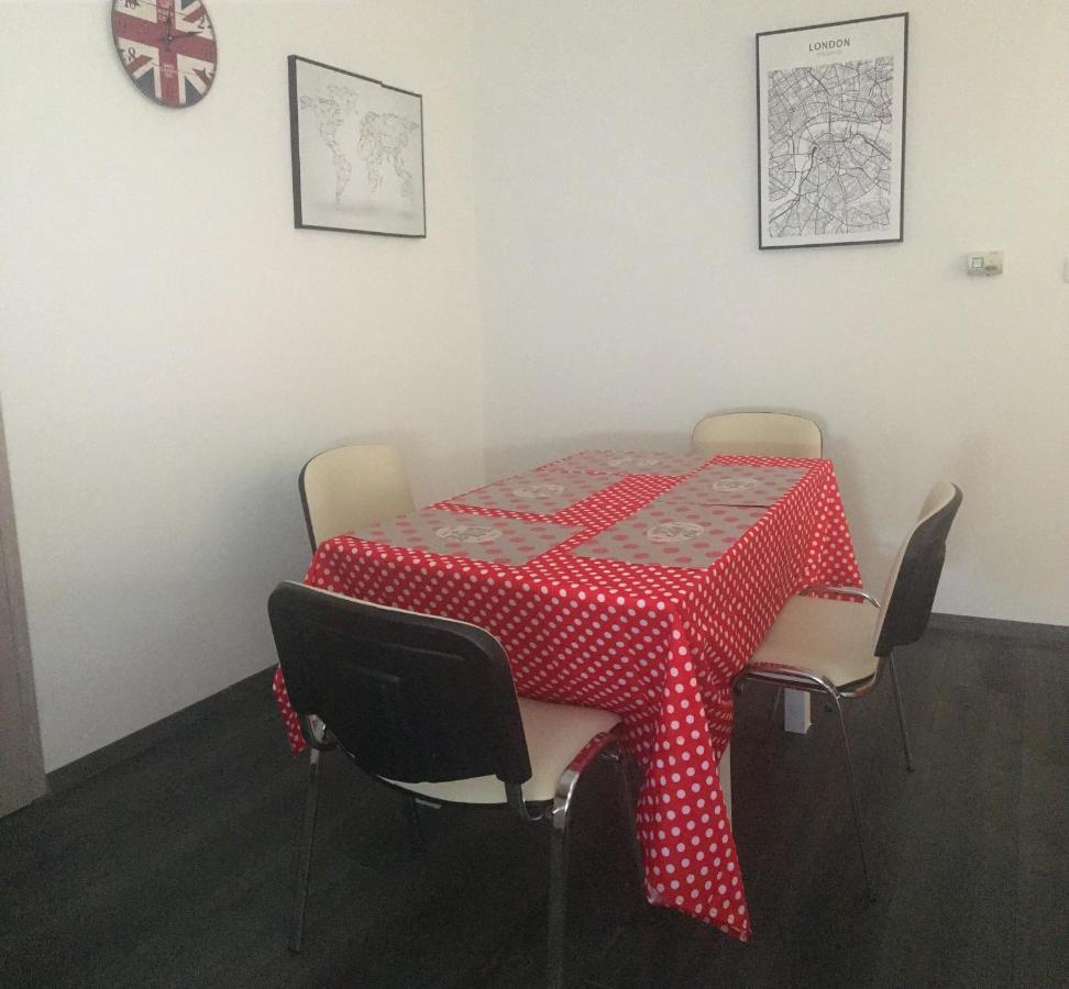 Buckingham Palace Apartman, 데브레첸 외부 사진